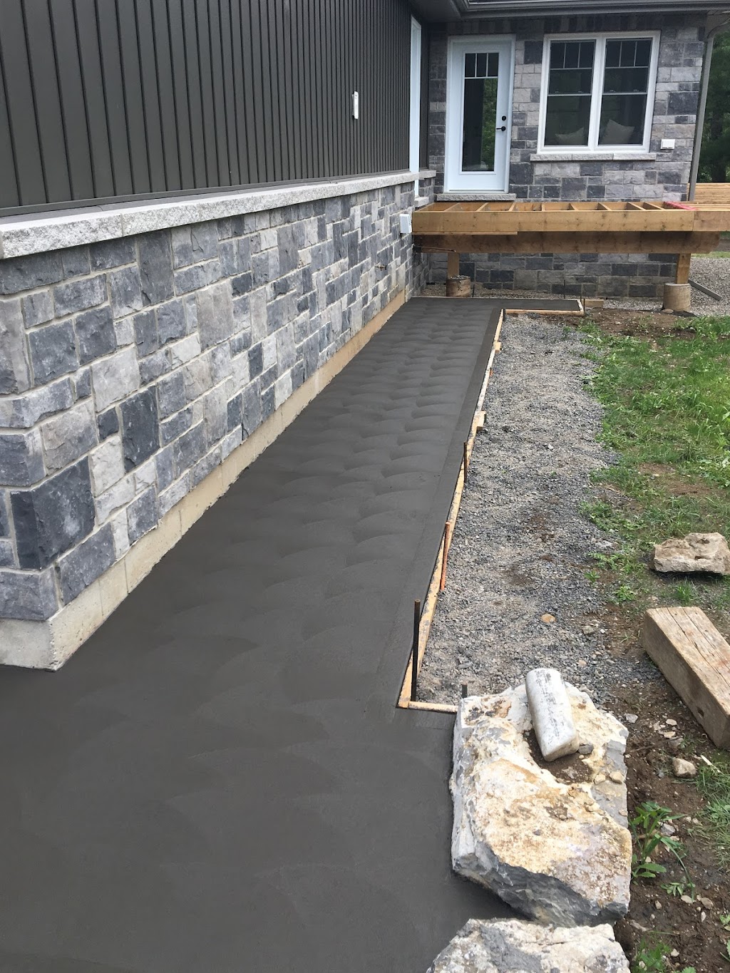 R&R Custom Concrete Inc. | 1839 Camden Rd, Greater Napanee, ON K7R 3L2, Canada | Phone: (613) 583-0112