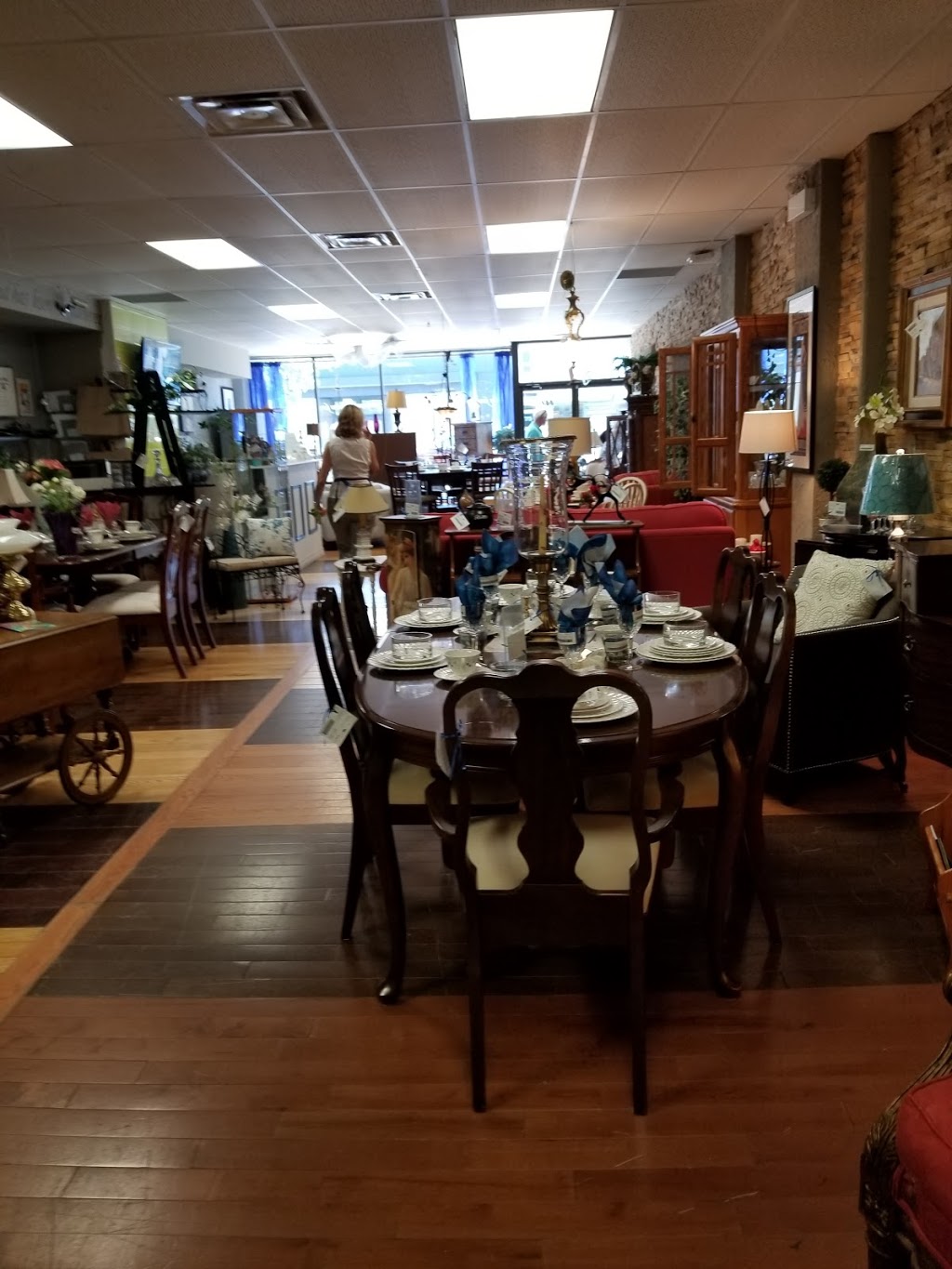 Antique Avenue | 329 Ottawa St N, Hamilton, ON L8H 3Z8, Canada | Phone: (905) 547-7168