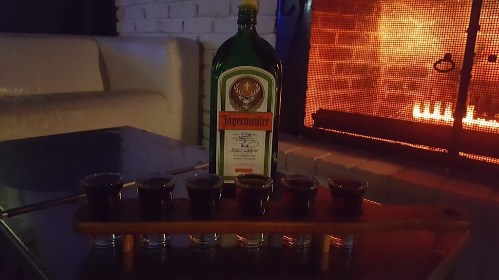 Bar Club Mangu | 445 Boulevard des Laurentides, Laval, QC H7G 2V2, Canada | Phone: (450) 668-5237