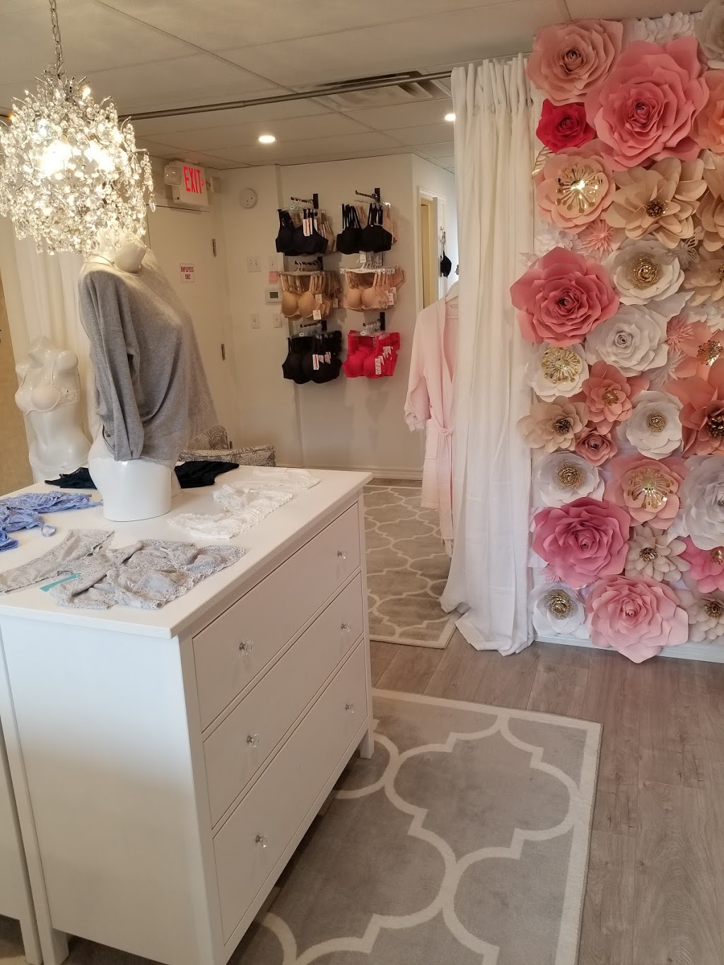 Timeless Beauty Lingerie | 3 King St E, Dundas, ON L9H 1B7, Canada | Phone: (289) 238-8115
