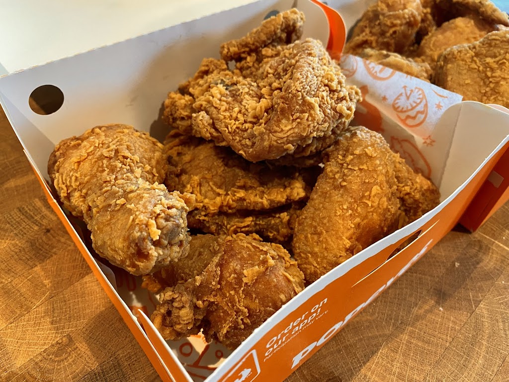 Popeyes Louisiana Kitchen | 320 Fifth Ave #2101, Cochrane, AB T4C 2A6, Canada | Phone: (403) 981-1199