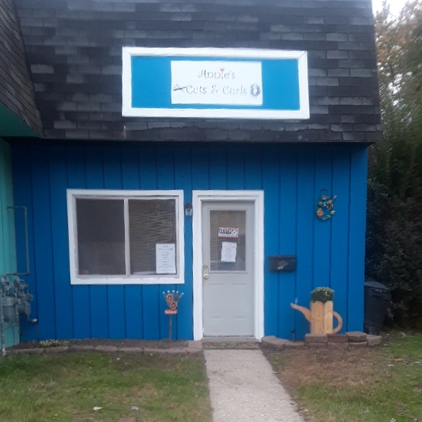 Annies Cuts & Curls | 1401 St Clair Blvd, Algonac, MI 48001, USA | Phone: (586) 549-3240