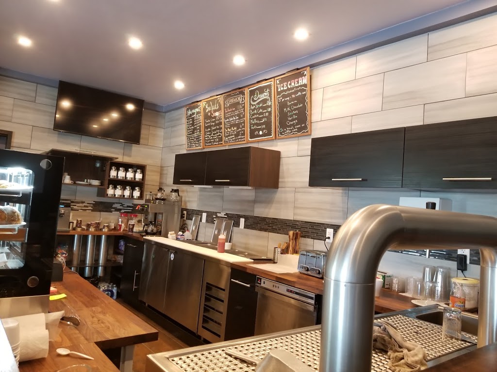Chef Henrie Bistro & Café | 339 High St, MacTier, ON P0C 1H0, Canada | Phone: (705) 345-5042