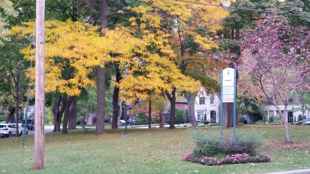 Parc Emerald | Croissant Stanstead, Mont-Royal, QC H3R 1Y1, Canada
