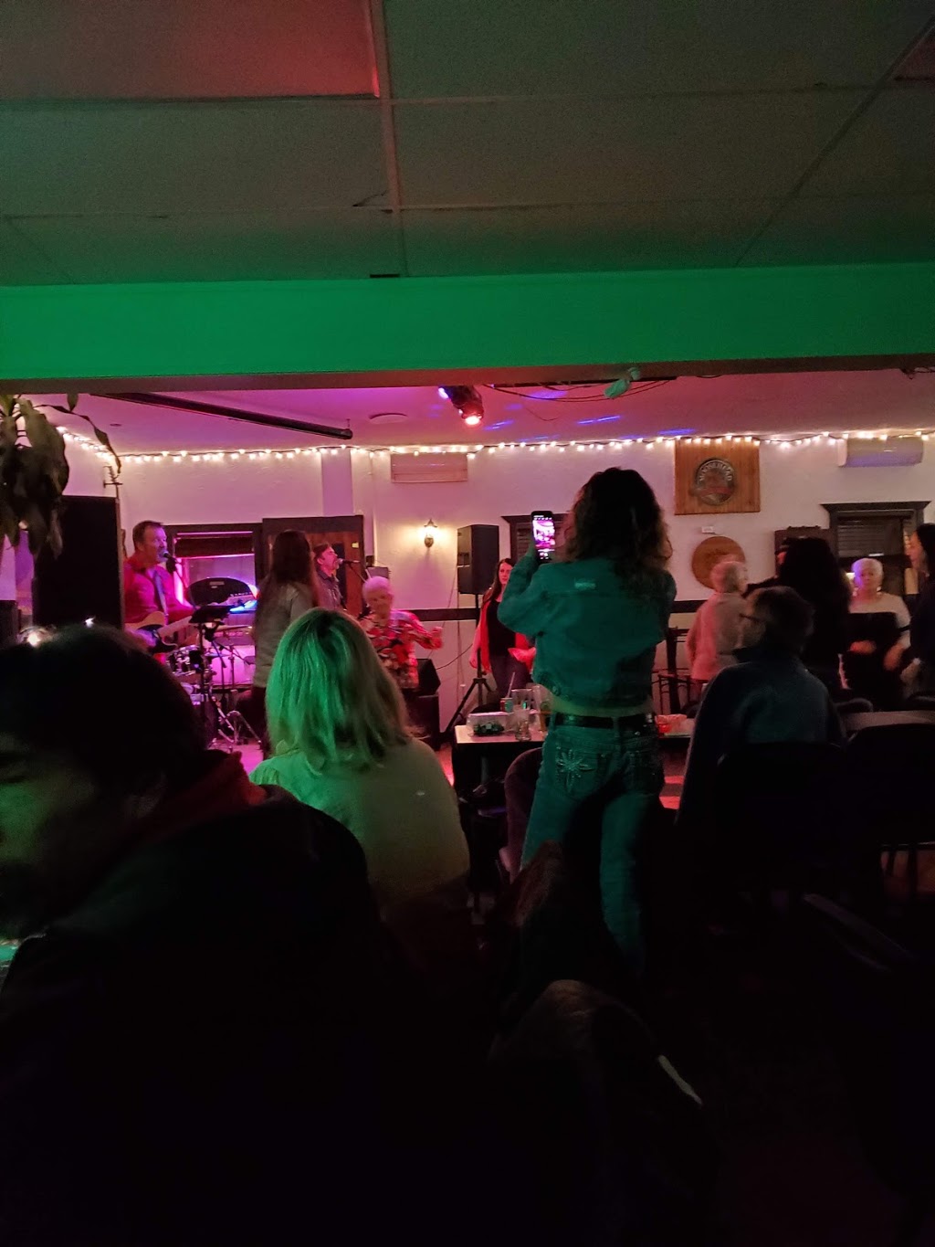 Cheerz Pub and Grill | 159 Dundas St E, Trenton, ON K8V 1L5, Canada | Phone: (613) 394-4407