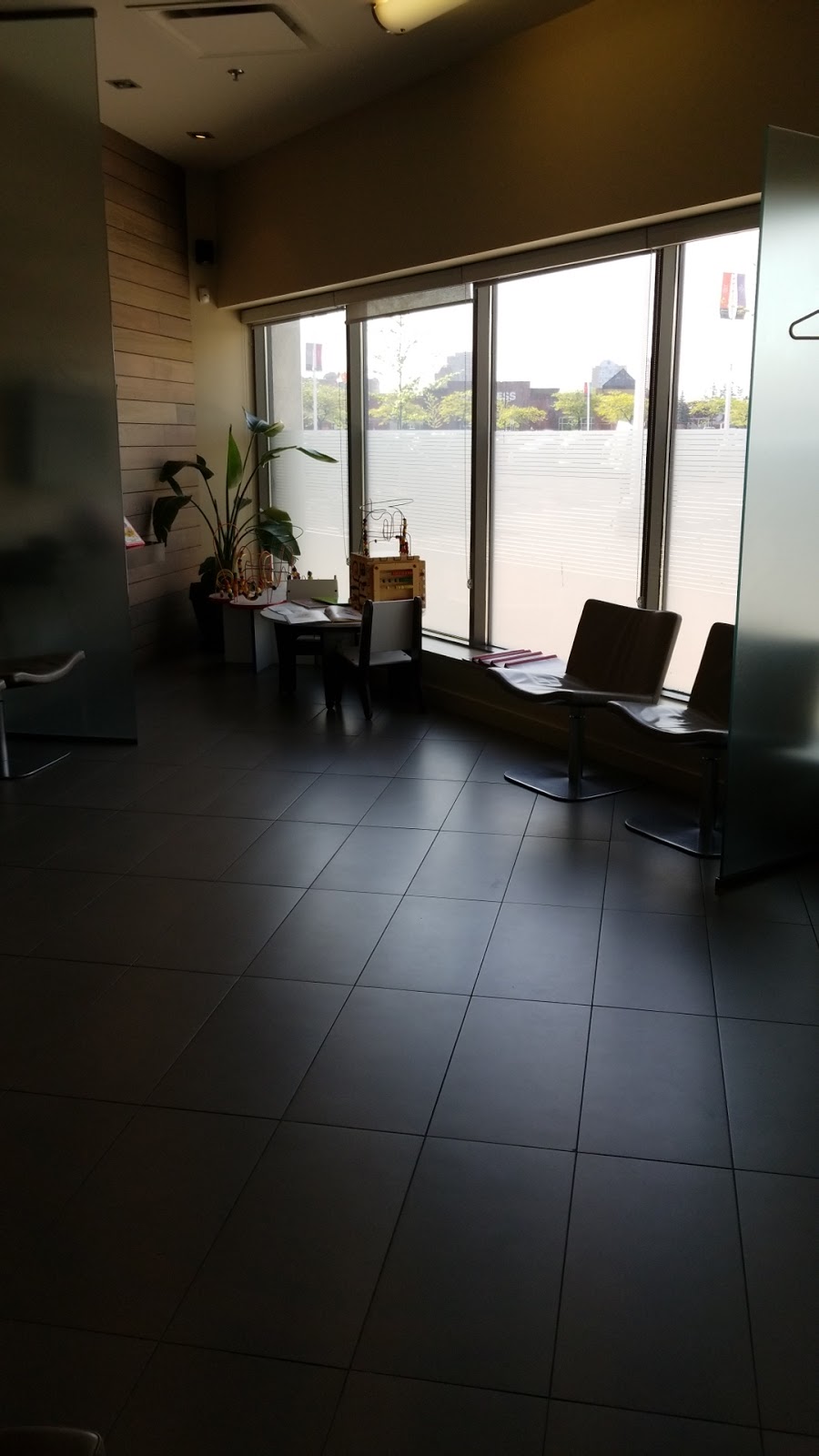 The Smile Collective Dental Clinic Dr. Jacqueline Geroche & Asso | 4555 Hurontario St, Mississauga, ON L4Z 3L9, Canada | Phone: (905) 272-3455