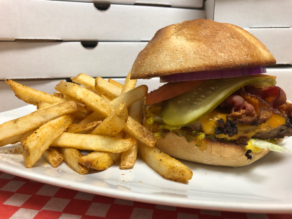 Fox & Hound and Mulligans Pizza | 5039 49 St, Innisfail, AB T4G 1M1, Canada | Phone: (403) 227-2333