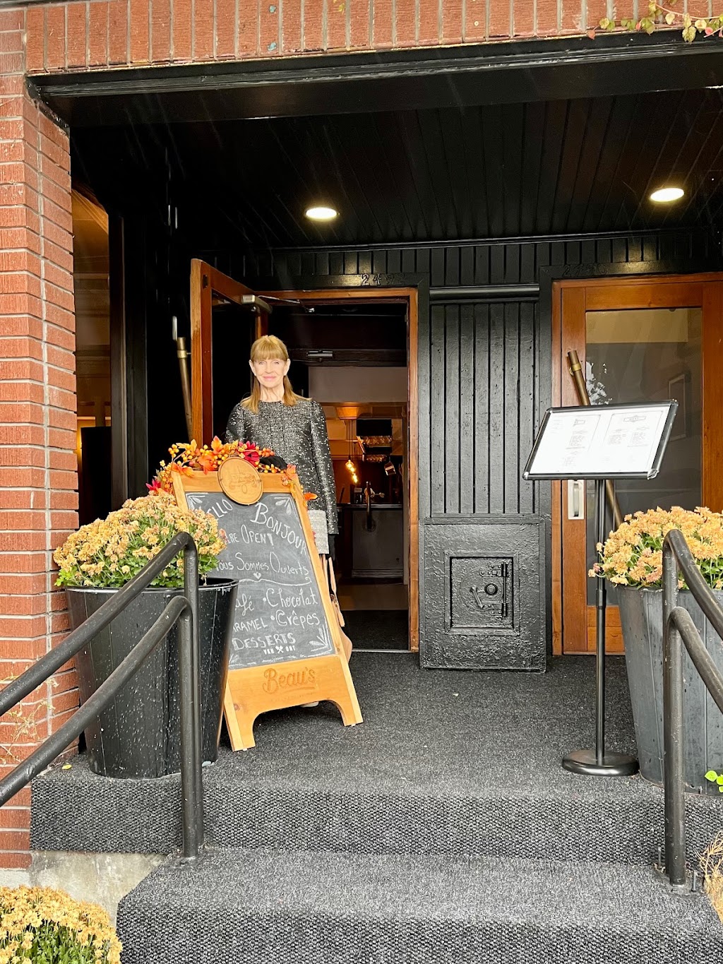Makaya Chocolat & Bistro | 2492 Bd Saint-Joseph, Lachine, QC H8S 2N8, Canada | Phone: (514) 800-3105