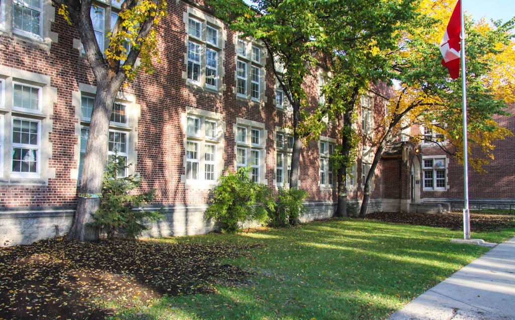 Daniel McIntyre Collegiate Institute | 720 Alverstone St, Winnipeg, MB R3E 2H1, Canada | Phone: (204) 783-7131