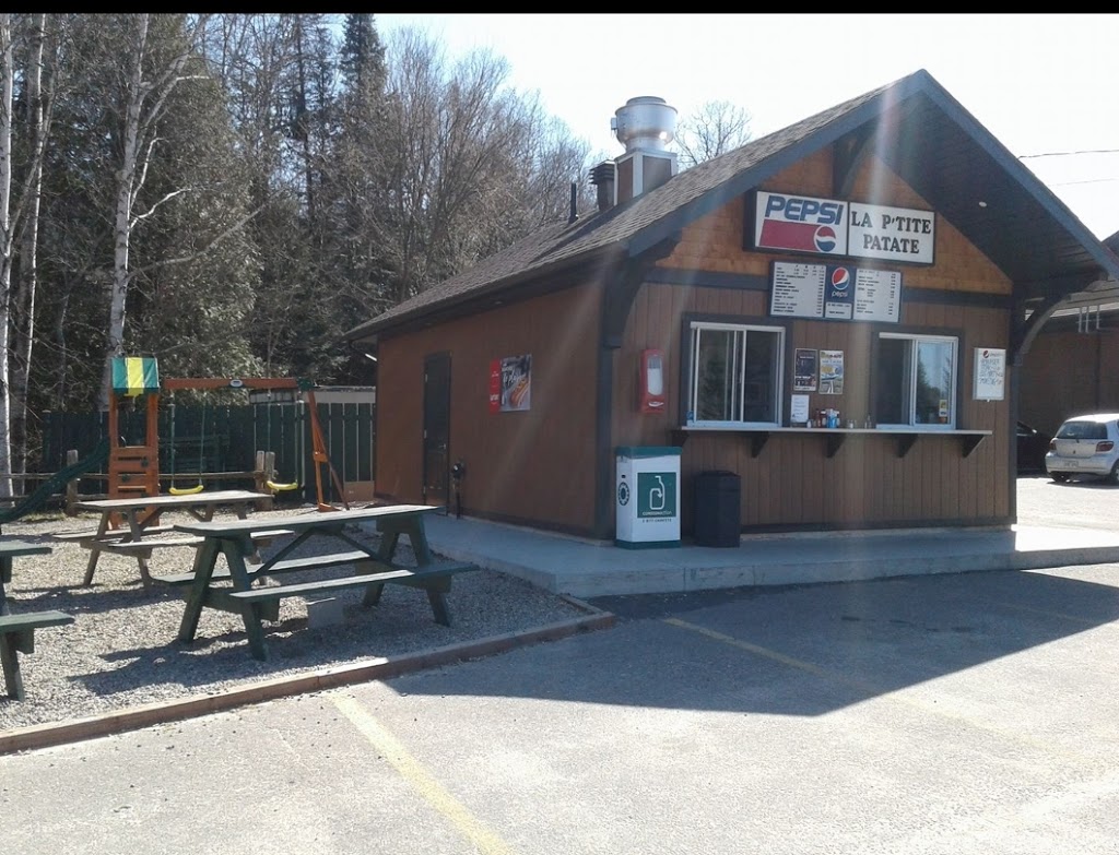 La Ptite Patate Chez Léo | 8001 Boulevard du Curé Labelle, Labelle, QC J0T 1H0, Canada | Phone: (819) 686-1010