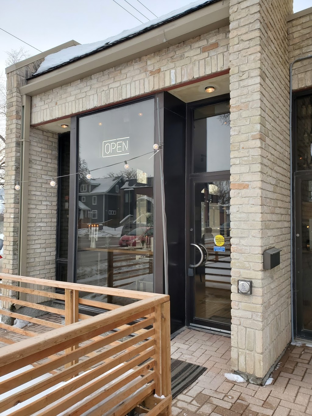 Máquè | 909 Dorchester Ave, Winnipeg, MB R3M 0P7, Canada | Phone: (204) 284-3385
