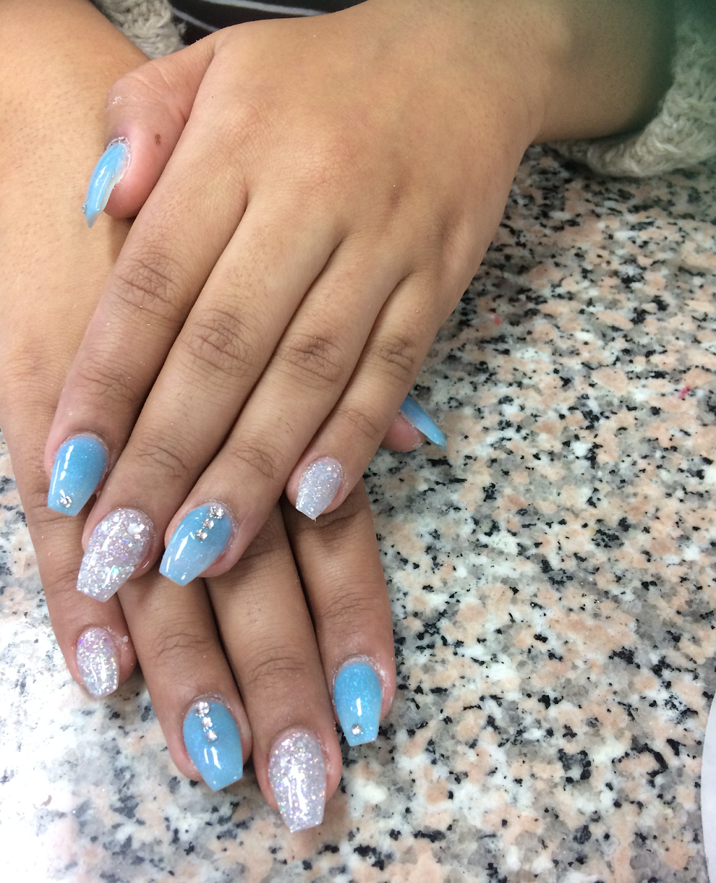 High Five Nails | 105-2100 Whatcom Rd, Abbotsford, BC V3G 2K8, Canada | Phone: (778) 856-6900