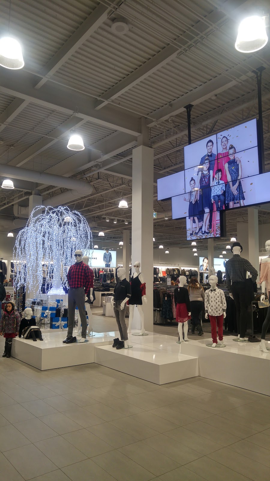 Aubainerie | 2300 Boul du Faubourg, Boisbriand, QC J7H 1S3, Canada | Phone: (450) 435-0216