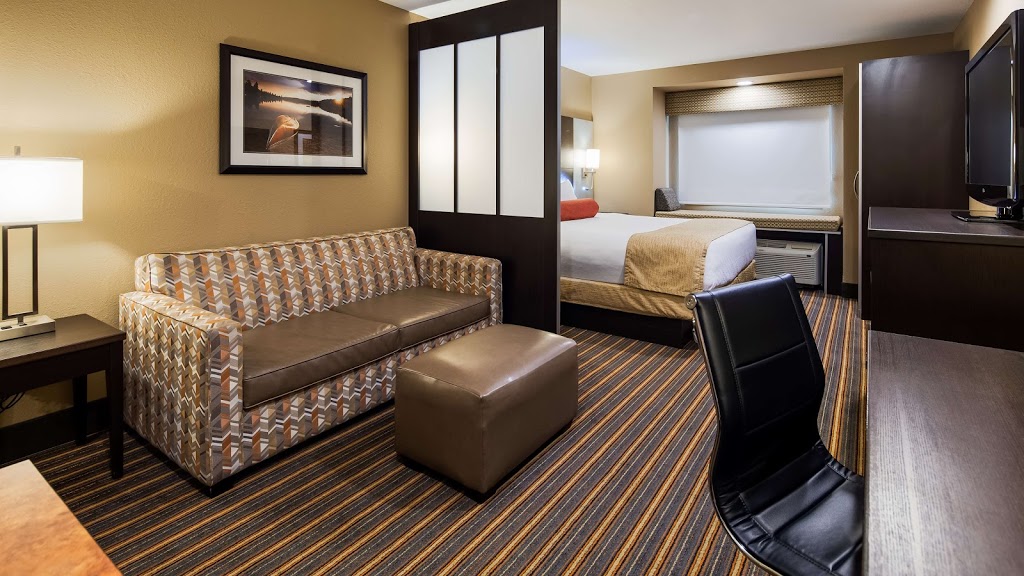 Best Western Plus Woodstock Inn & Suites | 811 Athlone Ave, Woodstock, ON N4V 0B6, Canada | Phone: (519) 537-2320