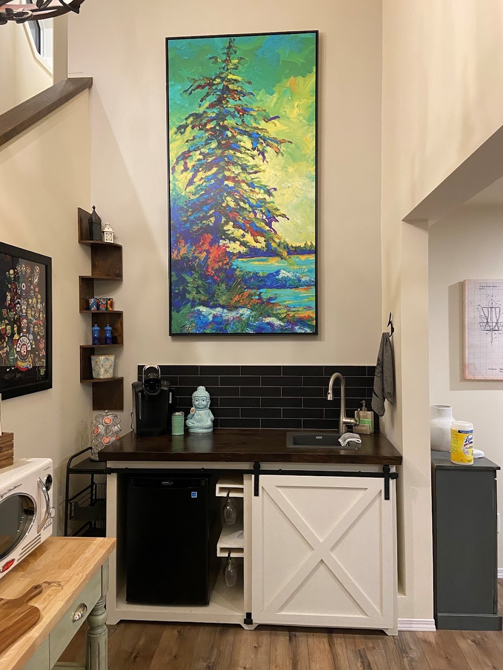 New Moon Lodge | 3782 Privateers Rd, Pender Island, BC V0N 2M2, Canada | Phone: (250) 222-7379