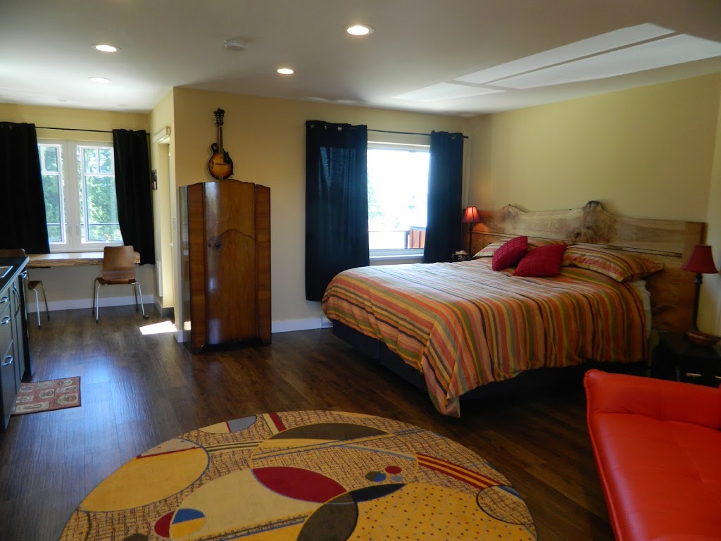 Baker Beach Bed & Breakfast | 4704 Davis Rd, Madeira Park, BC V0N 2H1, Canada | Phone: (604) 883-9314