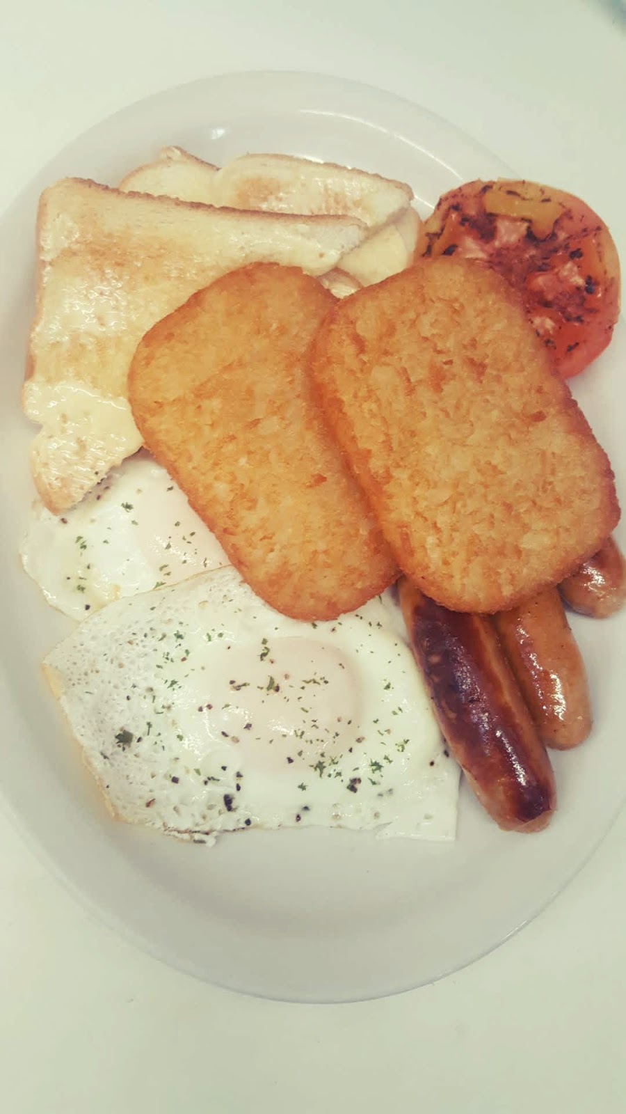 Strasbourgs Royal Grill | 100 Mountain St, Strasbourg, SK S0G 4V0, Canada | Phone: (306) 725-3343