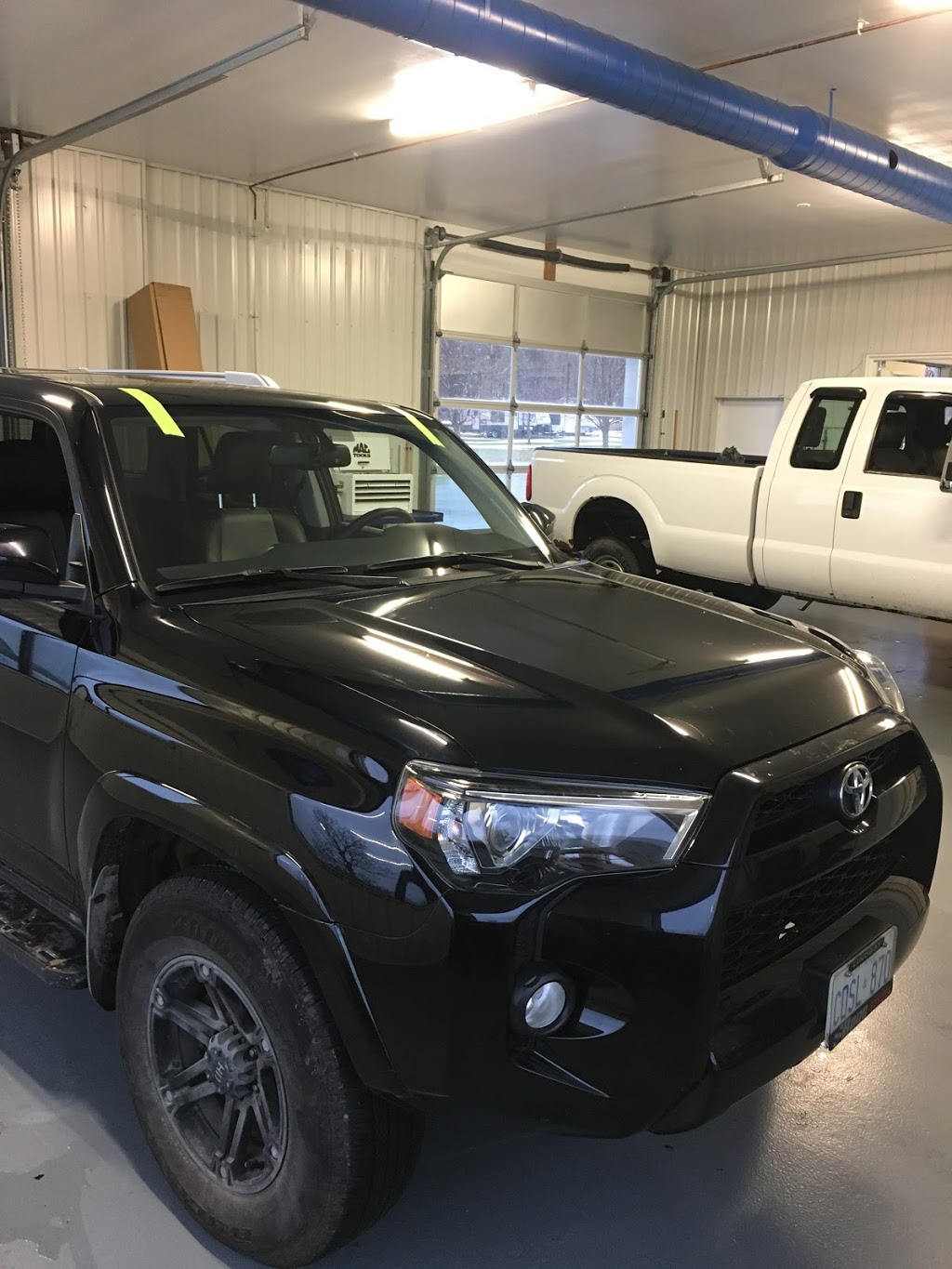 AKERS AUTO GLASS-LINDSAY | 664 Monarch Rd, Lindsay, ON K9V 4R8, Canada | Phone: (705) 324-9554