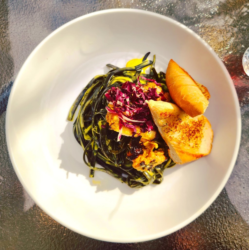 Medleys Grill | 700 Old Lillooet Rd #110, North Vancouver, BC V7J 2H5, Canada | Phone: (604) 985-4477