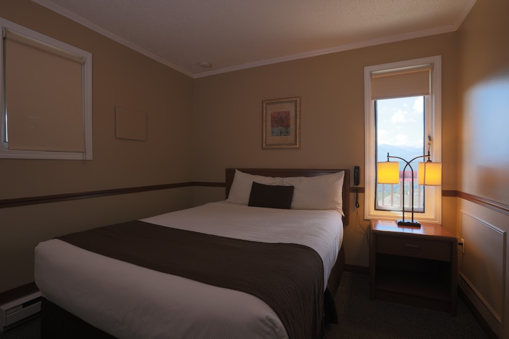 Radium Chalet | 5063 Madsen Rd, Radium Hot Springs, BC V0A 1M0, Canada | Phone: (250) 409-7999