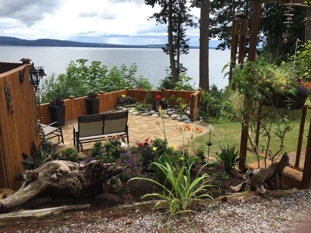 Garnet Rock Oceanside Resort | 8425 Sunshine Coast Hwy, Powell River, BC V8A 4Z2, Canada | Phone: (604) 487-9535