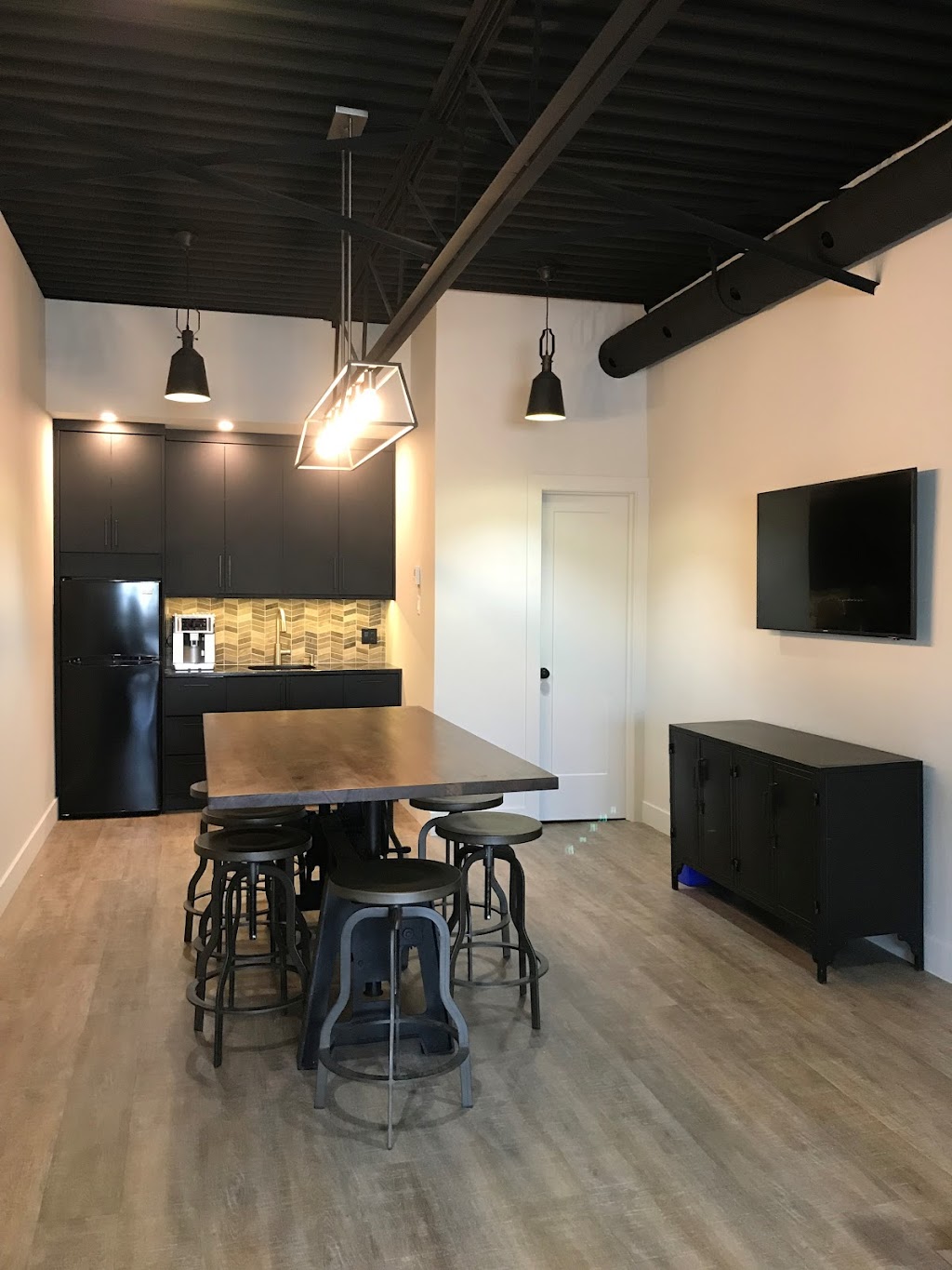 Dicaire Home Designs Inc | 61-5450 Canotek Rd, Gloucester, ON K1J 9G4, Canada | Phone: (613) 266-4075