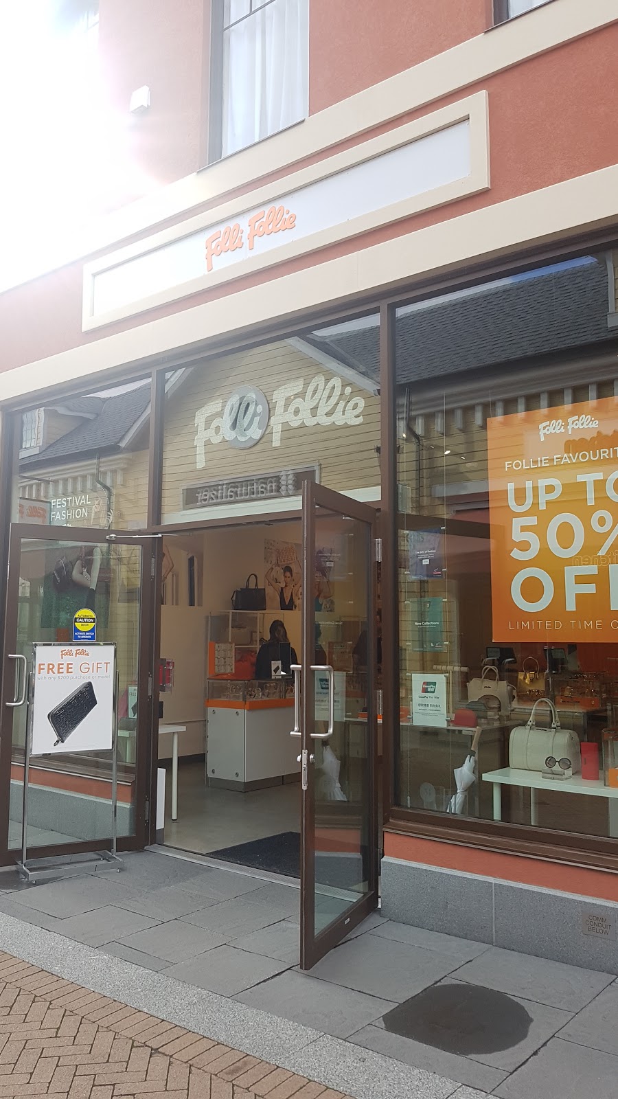 Folli Folly | 5020 Grauer Rd, Richmond, BC V7B 0A8, Canada | Phone: (604) 821-0360