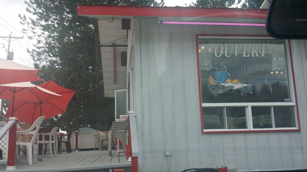 Chez Denise | 1 Montée Aubry, Saint-André-Avellin, QC J0V 1W0, Canada | Phone: (819) 983-1572
