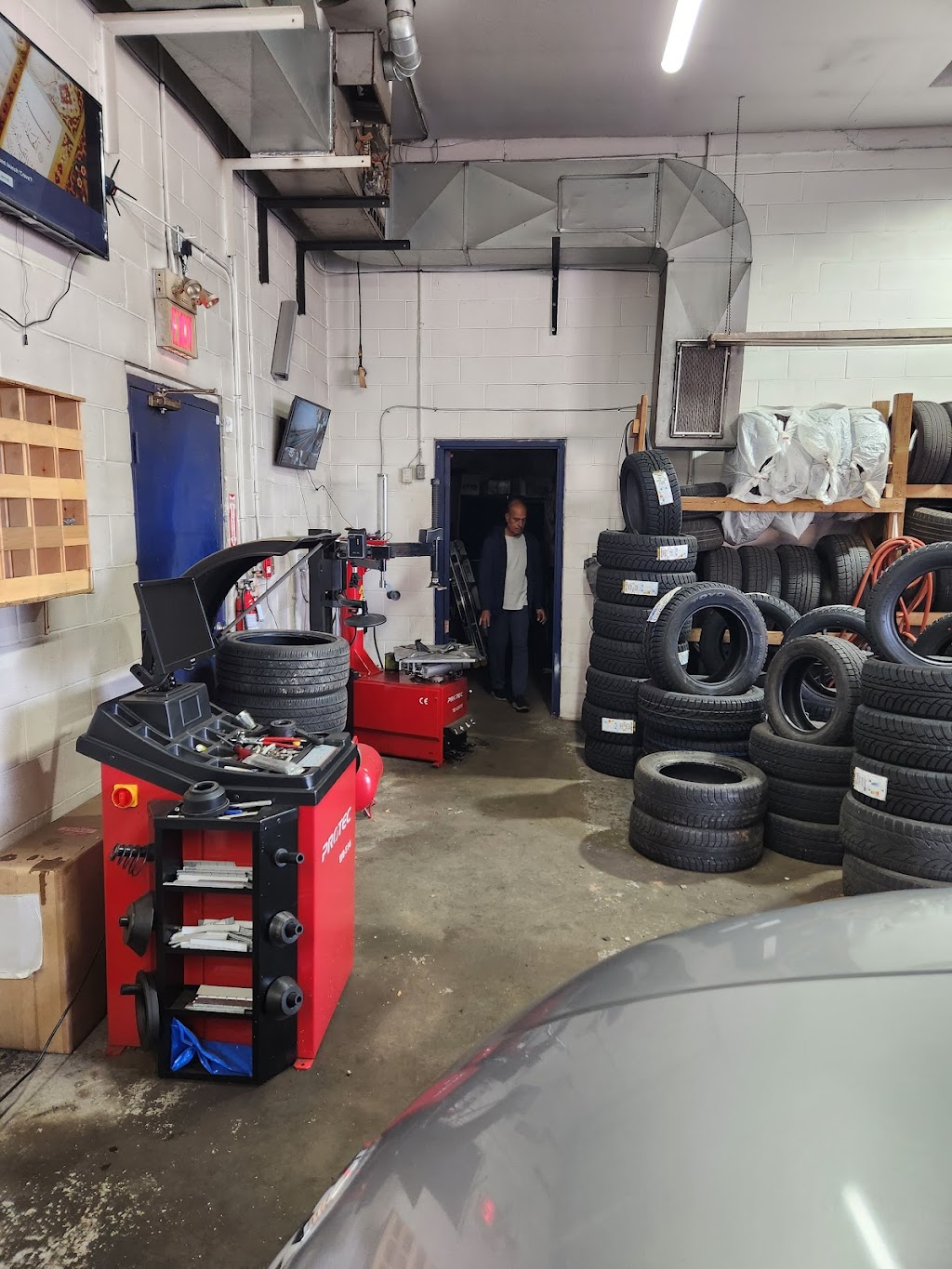 Super Auto Repair & Tire Shop Hamilton | 1574 Barton St E, Hamilton, ON L8H 5L5, Canada | Phone: (905) 544-4443