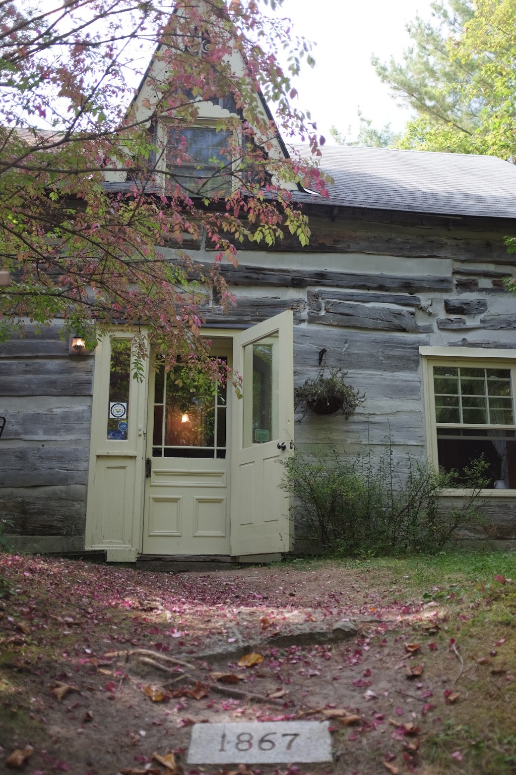 Le Chalet Buckhouse B&B | 62 Chemin Summer, Cantley, QC J8V 3J3, Canada | Phone: (819) 607-3939
