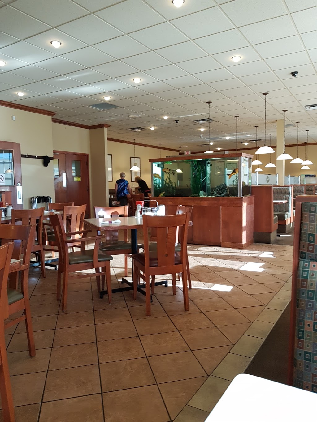 Smittys Family Restaurant | 191 East Lake Crescent NE, Airdrie, AB T4A 2H8, Canada | Phone: (403) 945-1225