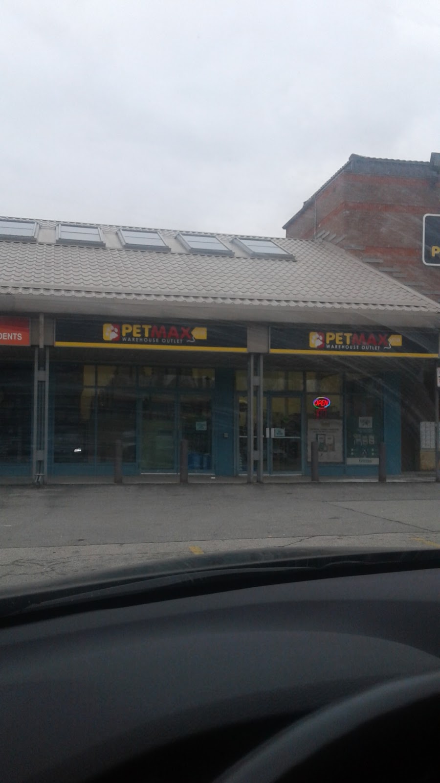 PetMax Warehouse Outlet | 1450 Headon Rd, Burlington, ON L7M 3Z5, Canada | Phone: (905) 332-5656