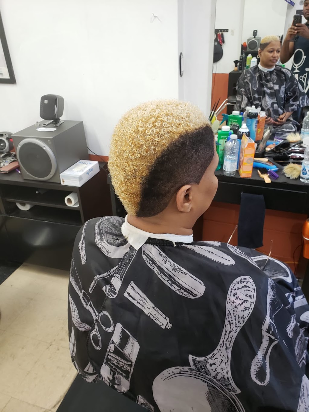 Wow Barber Shop | 75 Montréal Rd, Vanier, ON K1L 6E8, Canada | Phone: (613) 749-8097