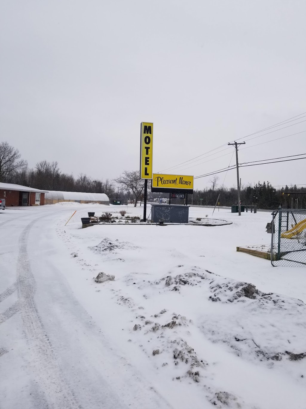 Pleasant Manor Motel | 9656 Beachwood Rd, Collingwood, ON L9Y 3Z7, Canada | Phone: (705) 445-4480