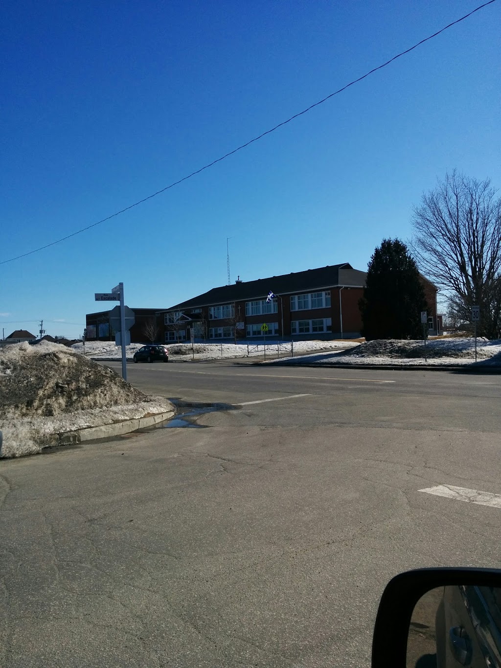 School Lescalade 1 | 20 Rue de lEscalade, Québec, QC G2N 2A8, Canada | Phone: (418) 634-5533