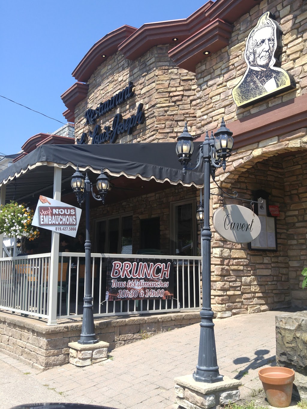 Le Louis-Joseph | 300 Rue Papineau, Papineauville, QC J0V 1R0, Canada | Phone: (819) 427-5866