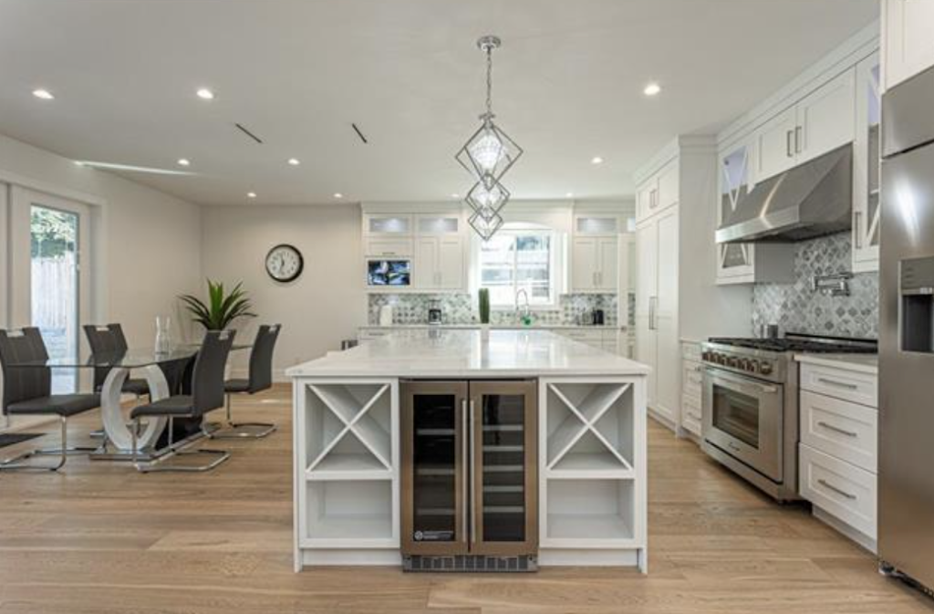 Biling Construction Ltd. | 8273 Government Rd, Burnaby, BC V5A 2E4, Canada | Phone: (604) 360-7172