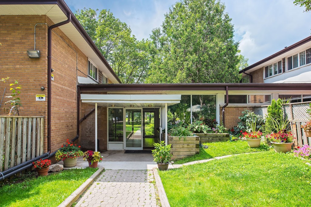 5 Cheviot Place Townhomes | 5 Cheviot Pl, Etobicoke, ON M9A 2E3, Canada | Phone: (437) 703-8794