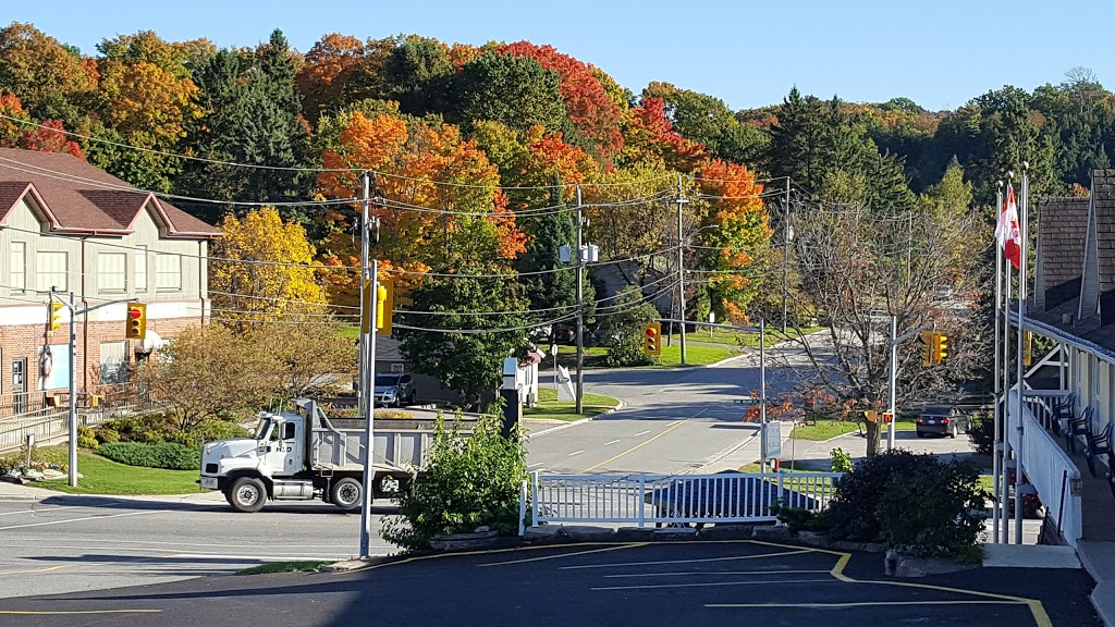 Rainbow Inn | 32 King William St, Huntsville, ON P1H 1G0, Canada | Phone: (705) 789-5514