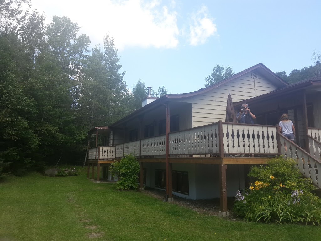 Chalet 90 Chalet Chanteclair | 1230 Chemin de la Montagne #1126, Sainte-Agathe-des-Monts, QC J8C 2Z7, Canada | Phone: (819) 378-2337