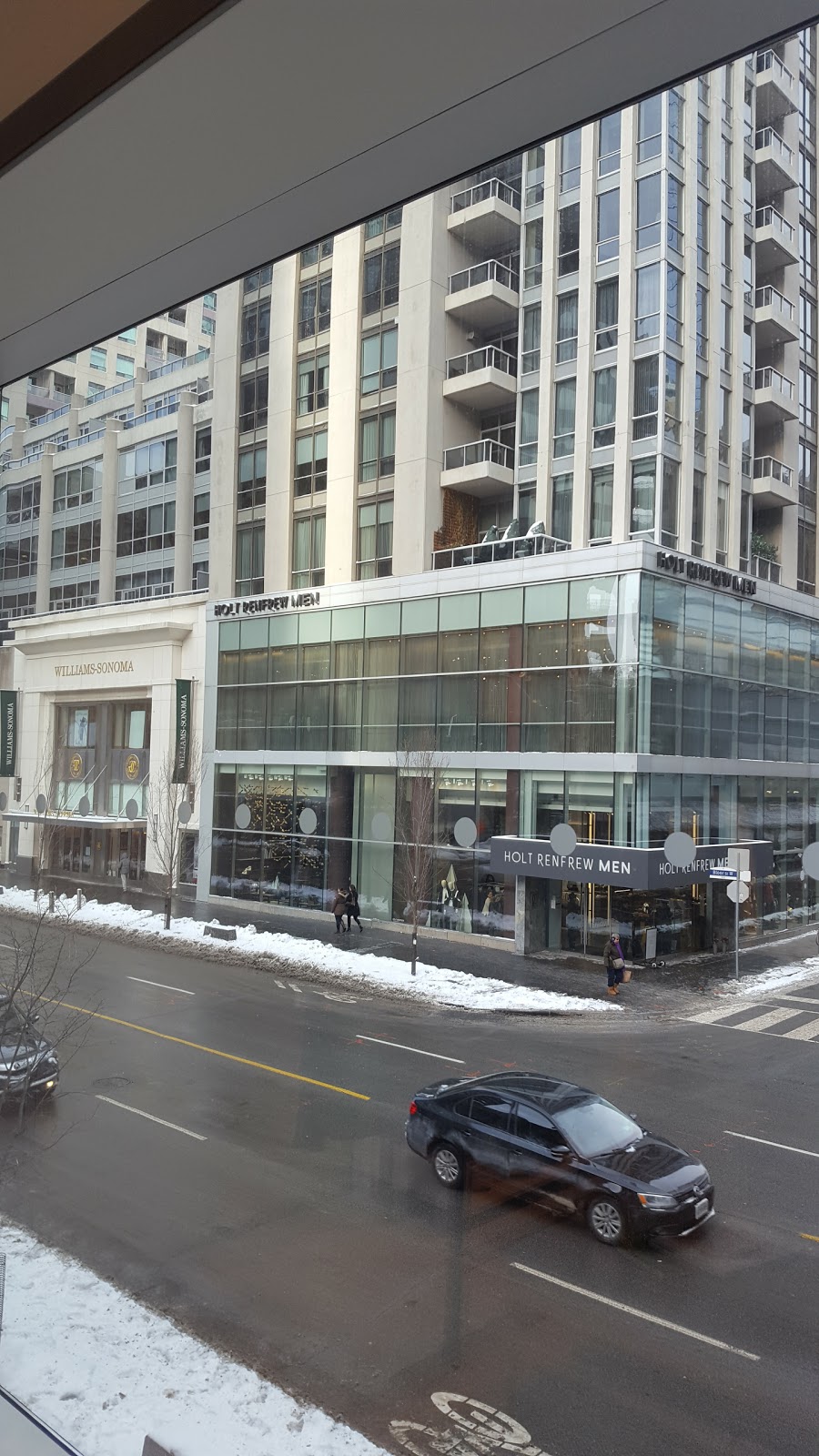 COS | 85 Bloor St W, Toronto, ON M5S 1M1, Canada | Phone: (416) 925-7033
