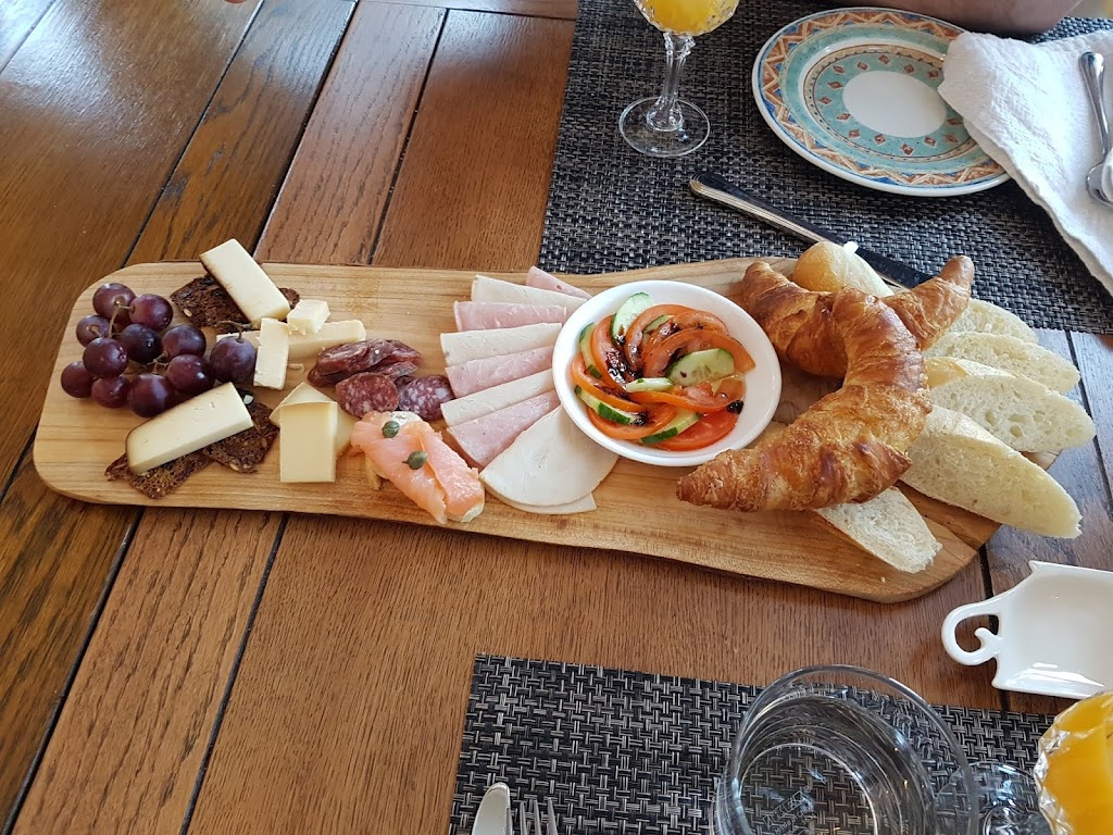Theas House | 138 Otter St, Banff, AB T1L 1B2, Canada | Phone: (403) 762-2499