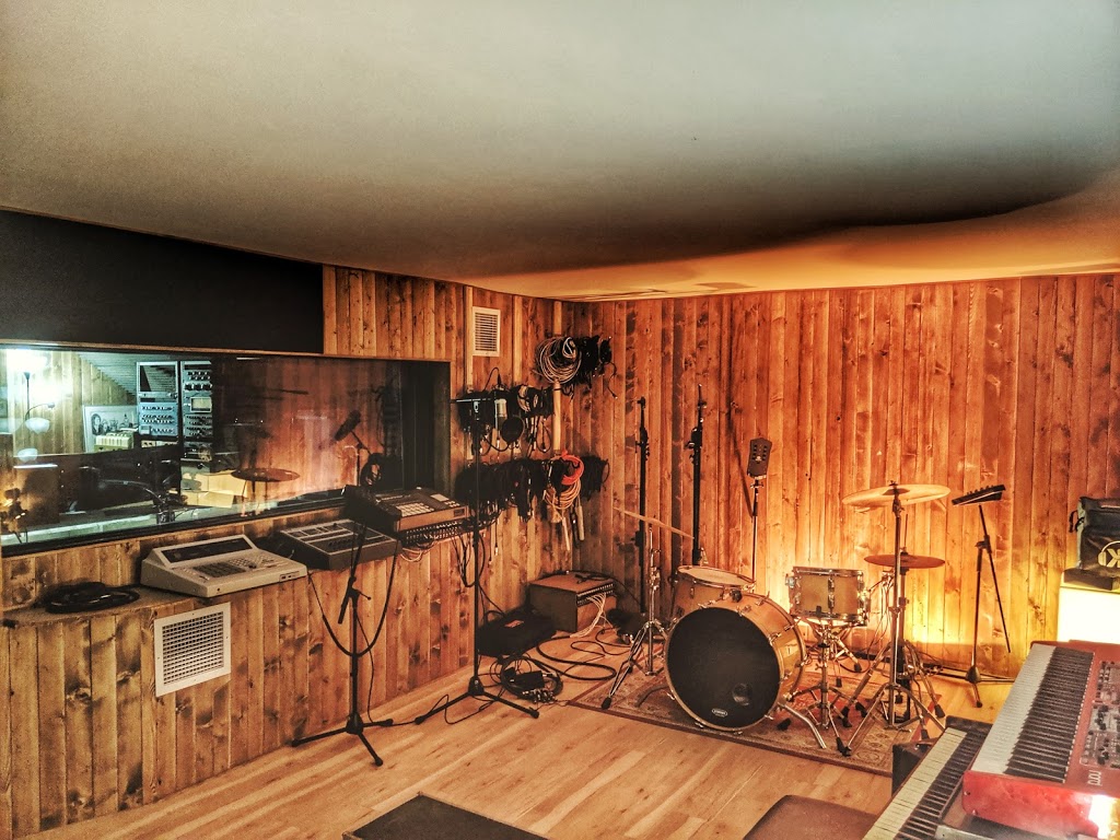 Studio Kampus Montréal | 2700 Rue Angus, Montréal, QC H2H 1P3, Canada | Phone: (514) 659-3721