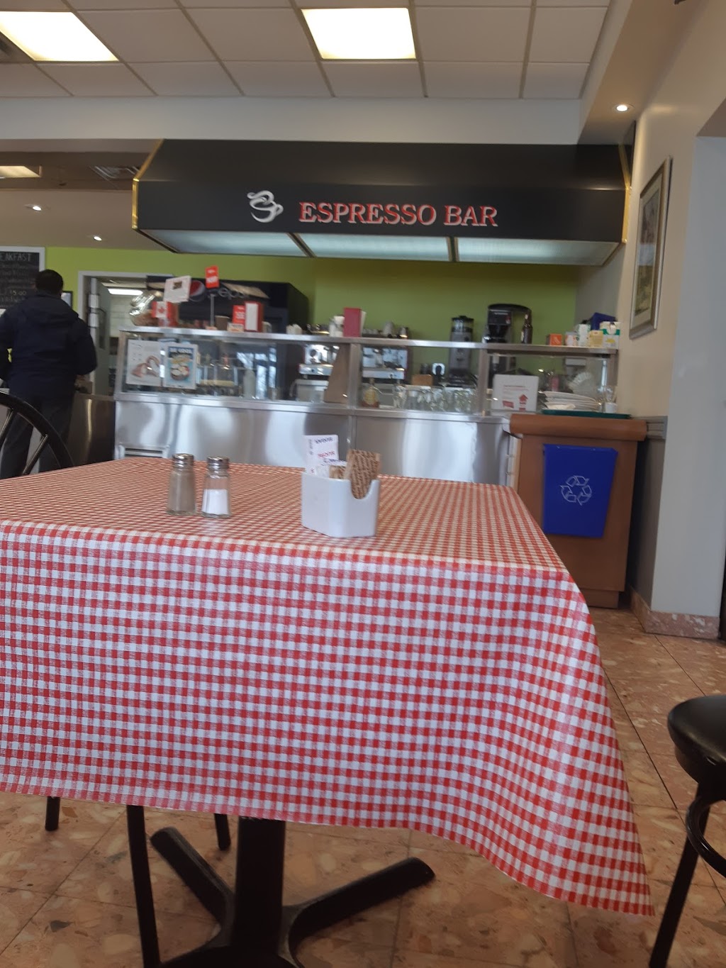 Lucky Luciano’s | 1510 Drew Rd #1, Mississauga, ON L5S 1W7, Canada | Phone: (905) 672-5252