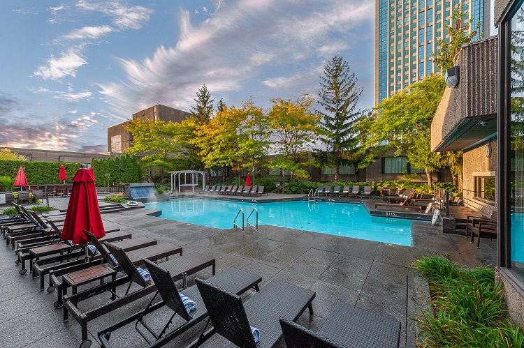 Hotel Bonaventure Montréal | 900 Rue De La Gauchetière O, Montréal, QC H5A 1E4, Canada | Phone: (514) 878-2332