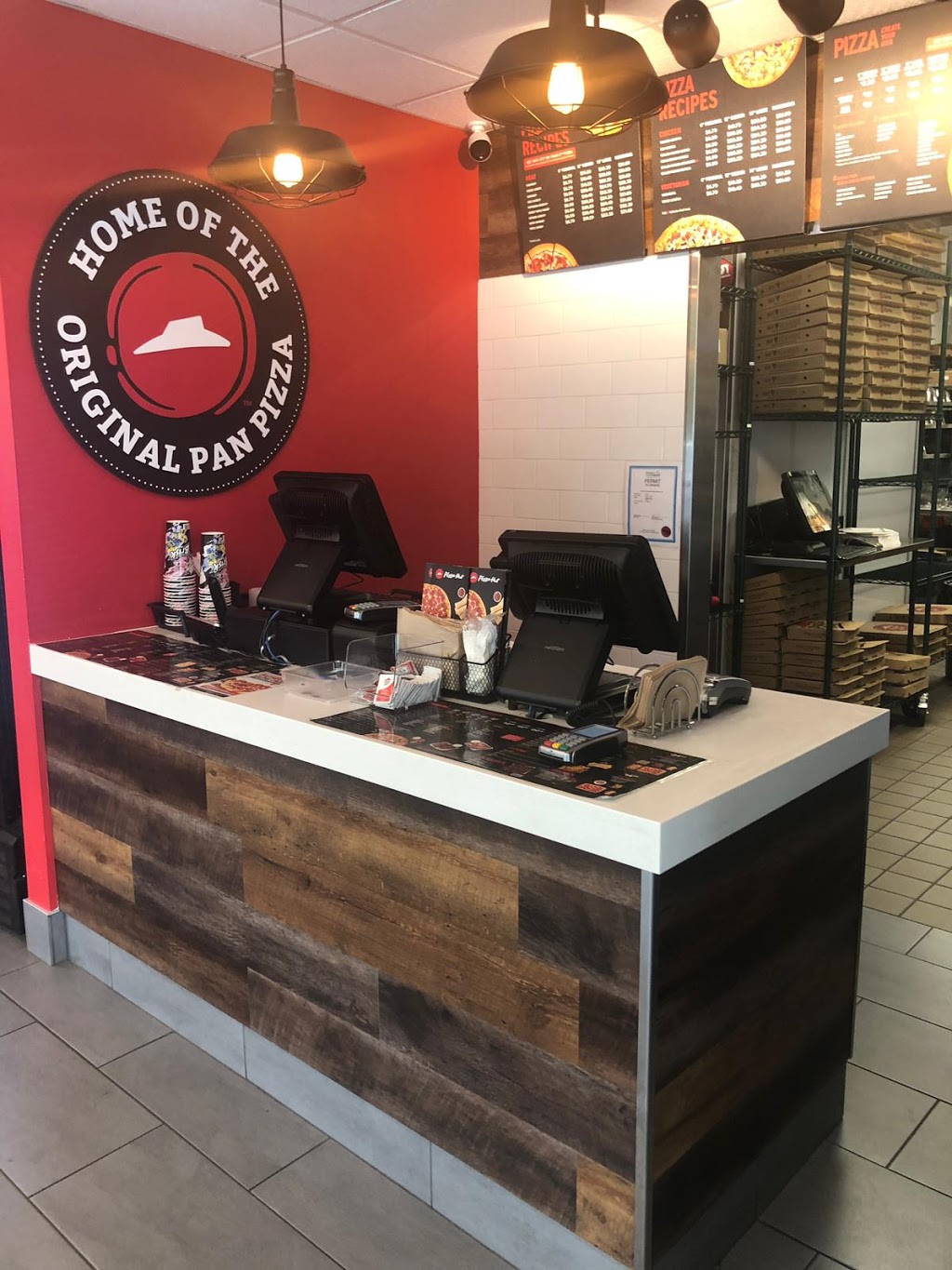 Pizza Hut Best Pizza In Sechelt | 5760 Teredo St Suite 102, Sechelt, BC V0N 3A0, Canada | Phone: (604) 885-1288