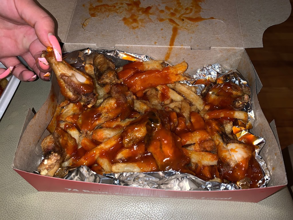 BUFFALO WINGS™ | 74 Bd Cartier O, Laval, QC H7N 2H5, Canada | Phone: (450) 933-9949