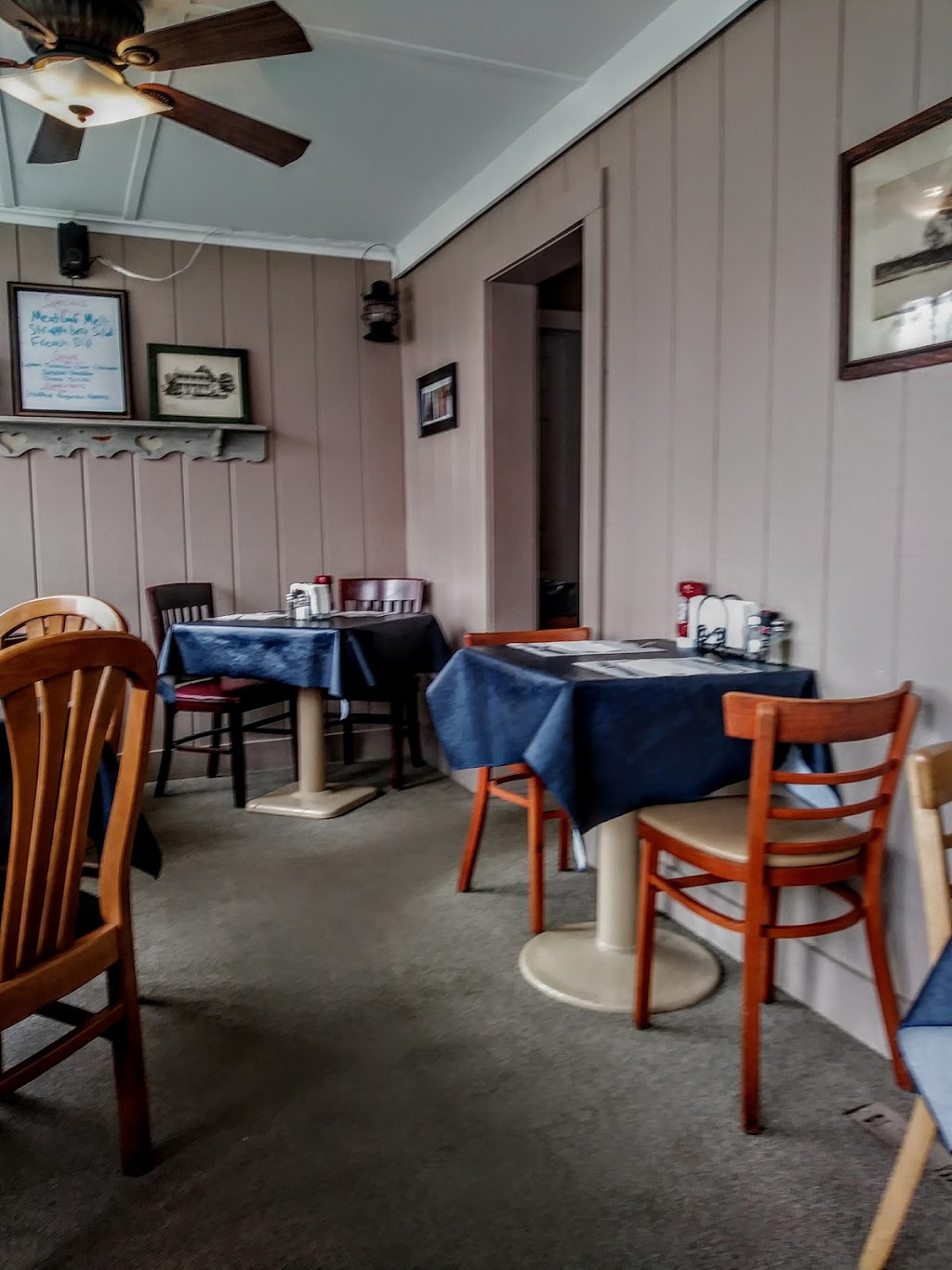 The Village Inn | 1488 Ferry Rd, Grand Island, NY 14072, USA | Phone: (716) 773-5030