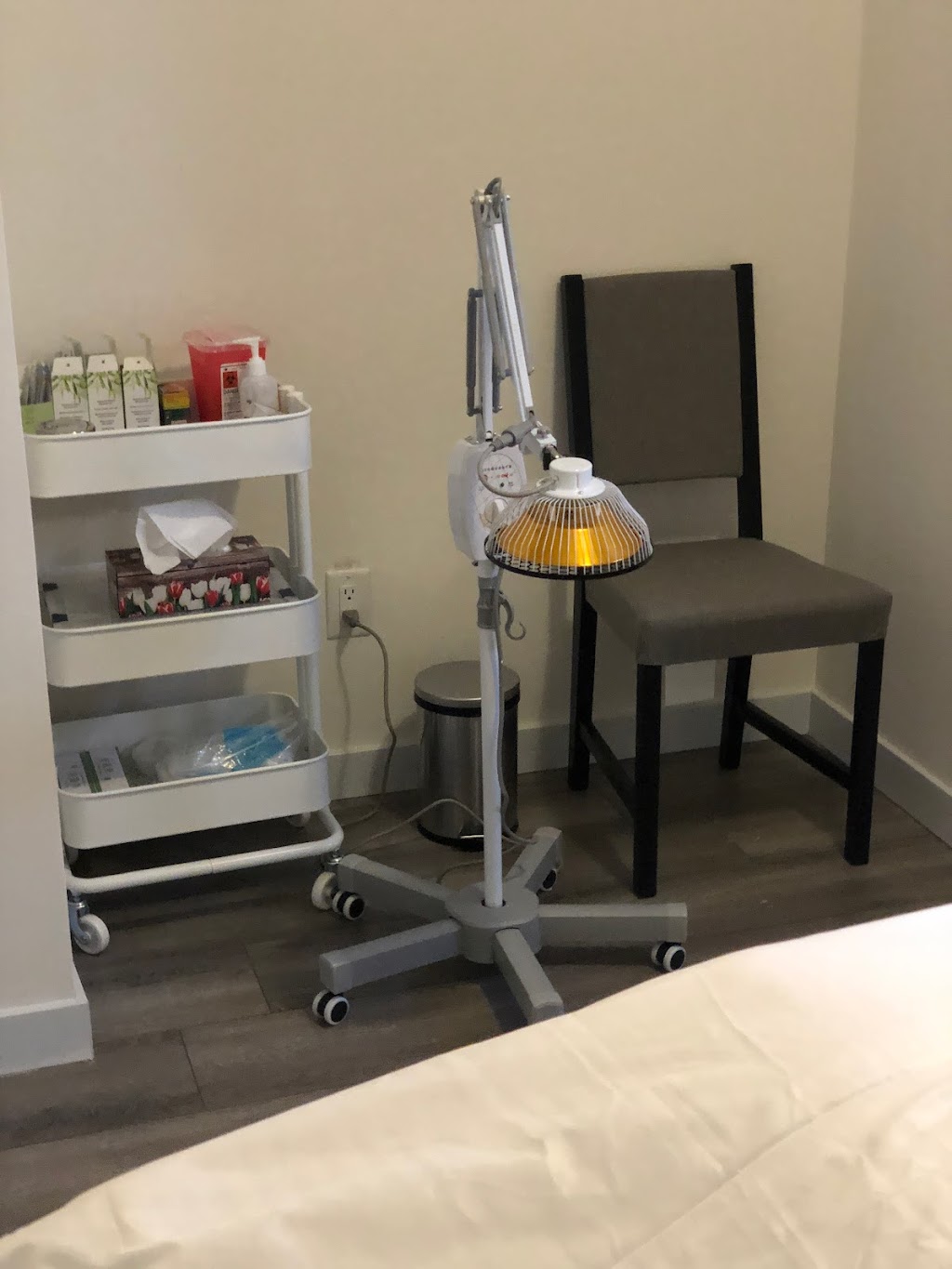 Classic acupuncture | 16 Edgeridge Way NW, Calgary, AB T3A 4G8, Canada | Phone: (647) 861-0238