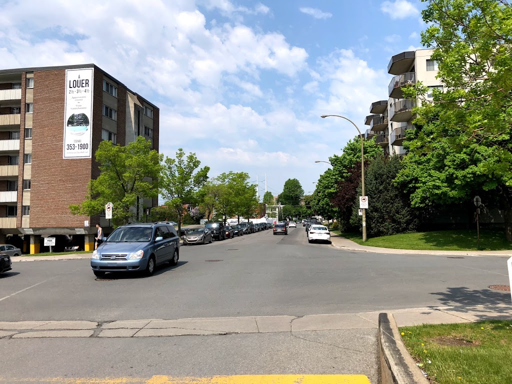 Place Versailles Apartments | 7235 Rue Pierre Corneille, Montréal, QC H1M 1L3, Canada | Phone: (514) 353-1900